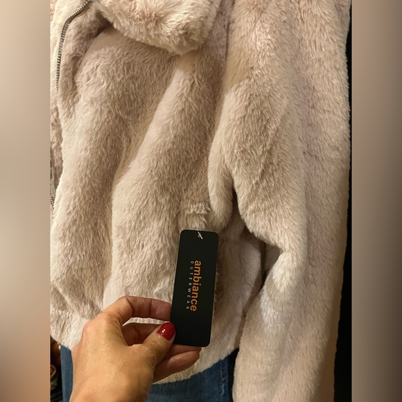 Faux fur cropped jacket. Front zipper, 2 pockets. Subtle pink. Size L. NWT - Picture 8 of 11